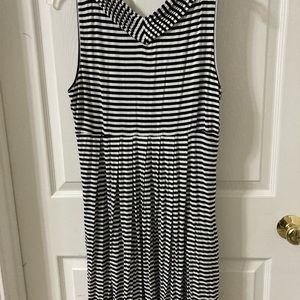 Cute summer black and white striped sleeveless mini dress
